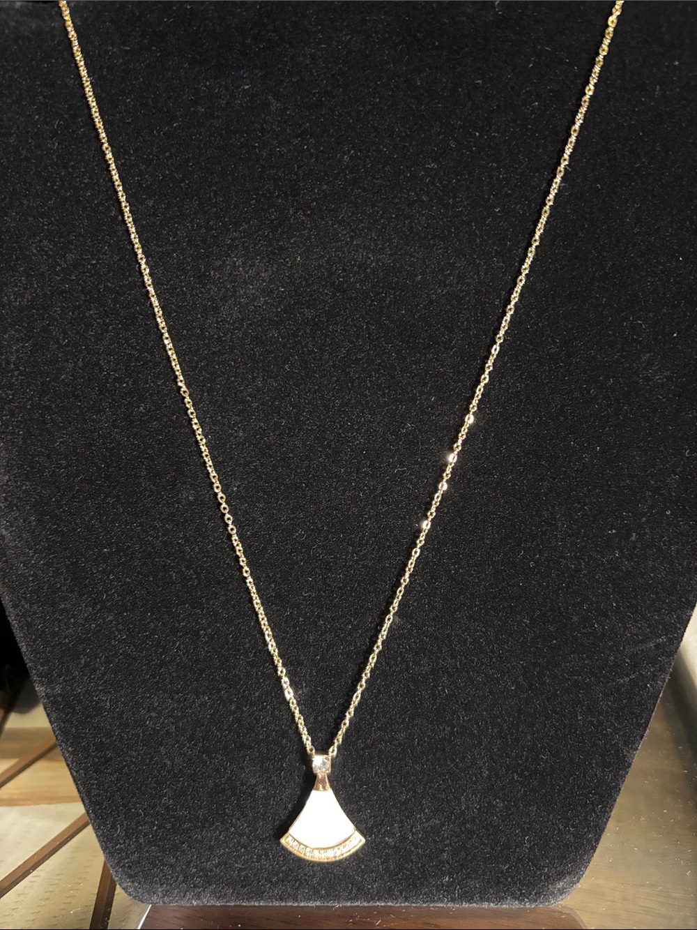 18k Gold Fan Pendant Necklace - Women Jewelry